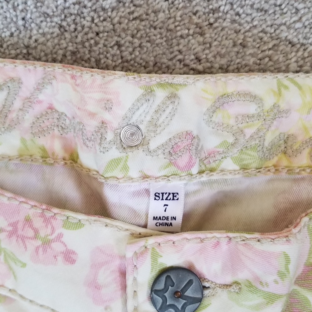 Shorts - Picture 3 of 3